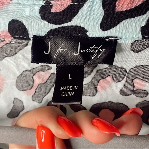 J for Justify Cropped Leopard Blouse - Picture 6 of 8